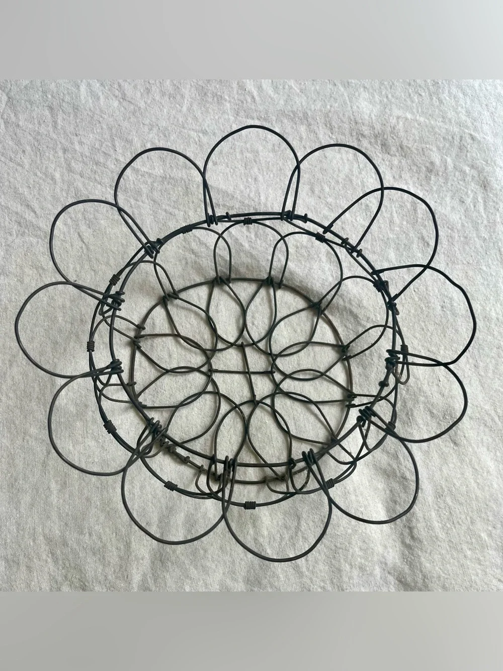 🥚 Vintage Collapsible Wire Egg Basket Antique